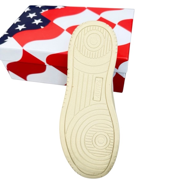 NIB Autry Medalist White and Red Sneakers Size 37 - Picture 4 of 6